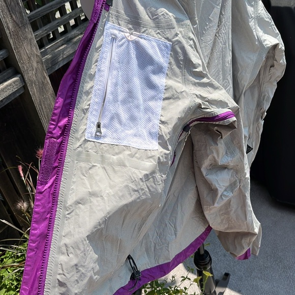 Stormtech Performance Rain and Windbreaker Jacket. Size Medium - Picture 16 of 16